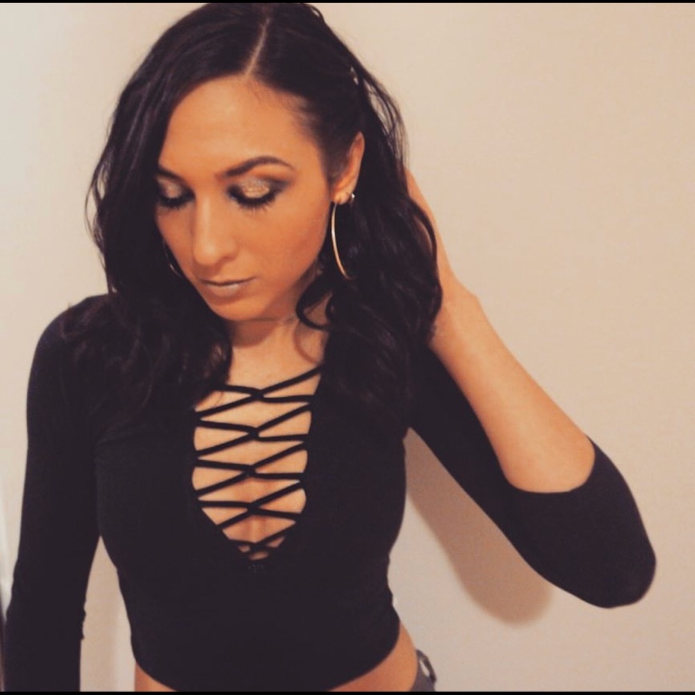 Lace up crop